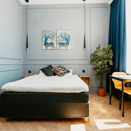 Luxurious - Near Old Town Apartment *