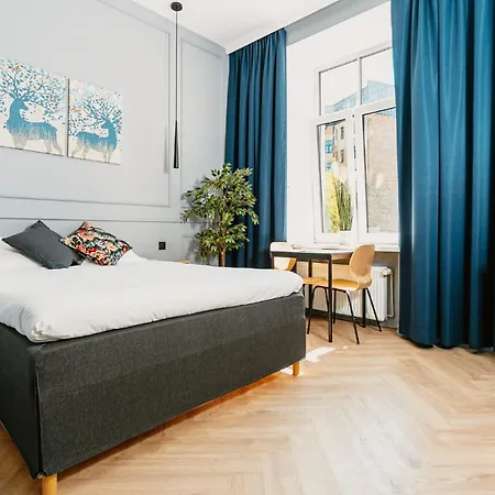 Апартаменти Luxurious - Near Old Town