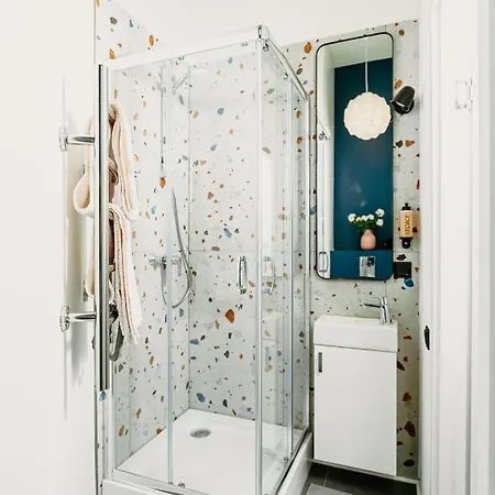 Luxurious - Near Old Town