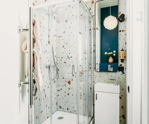 Luxurious - Near Old Town